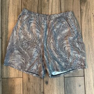 lululemon athletica Men's Patterned Shorts